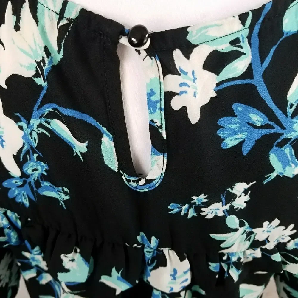 3/$25 Lily White floral cold shoulder top small